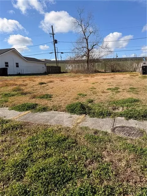 108 Perrin Dr, Arabi, LA 70032