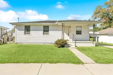 2508 Trio St, Chalmette, LA 70043
