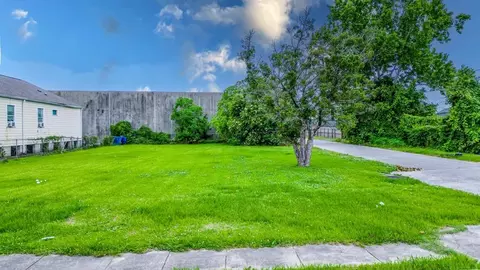 305 Leboeuf St, New Orleans, LA 70114