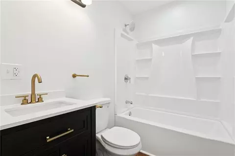 Bath - 412 Milling Ave, Luling, LA 70070 photo 2 of 2