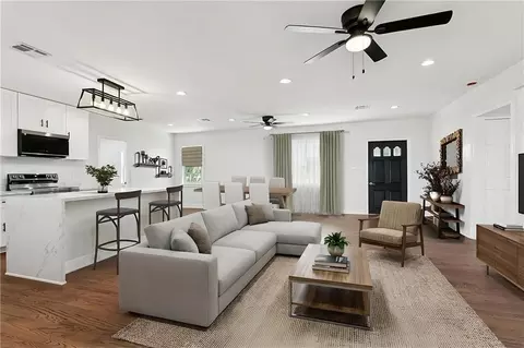 Living - 412 Milling Ave, Luling, LA 70070 photo 2 of 2