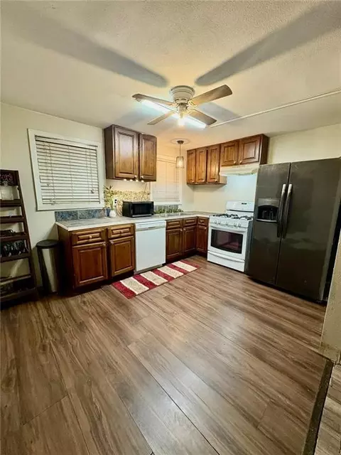 Kitchen - 25195 West St, Springfield, LA 70462 photo 1 of 2