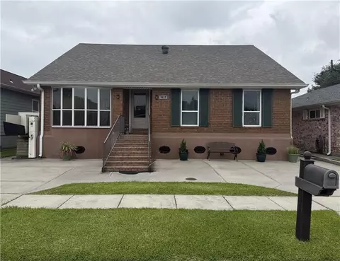 8412 Colonel Dr, Chalmette, LA 70043