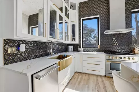 Kitchen - 30646 Heron Vw, Springfield, LA 70462 photo 5 of 7
