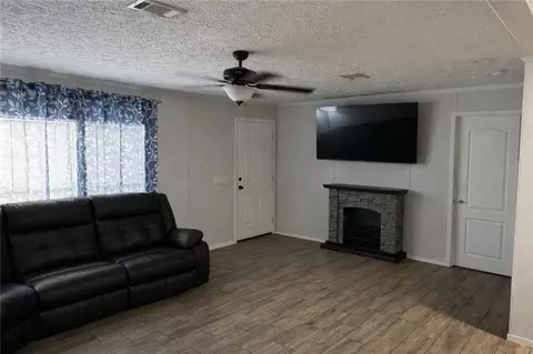 Living - 862 Jacks Rd, Hessmer, LA 71341 photo 2 of 2