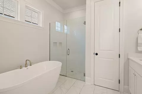 Bath - 228 Arlington Ave, Covington, LA 70433 photo 1 of 3