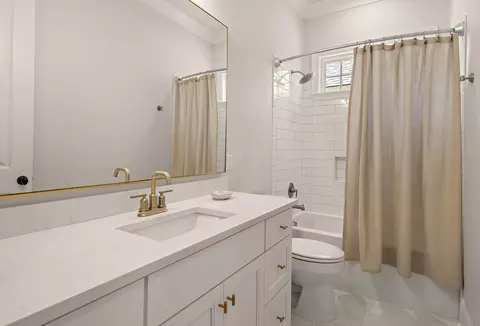 Bath - 228 Arlington Ave, Covington, LA 70433 photo 3 of 3