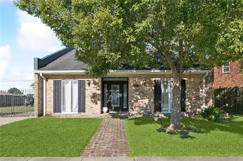 3520 Karen Dr, Chalmette, LA 70043