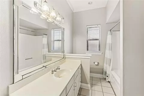 Bath - 558 Cypress Dr, Luling, LA 70070 photo 2 of 4