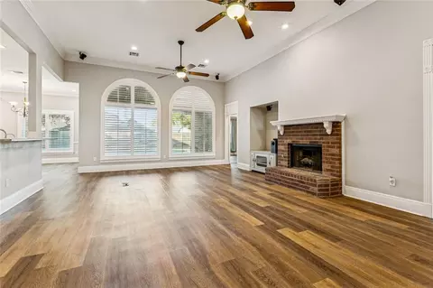 Living - 558 Cypress Dr, Luling, LA 70070 photo 2 of 3