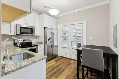 Kitchen - 558 Cypress Dr, Luling, LA 70070 photo 3 of 3