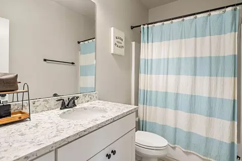 Bath - 2464 Dixie Dr, Covington, LA 70435 photo 1 of 1