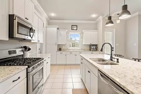 Kitchen - 2464 Dixie Dr, Covington, LA 70435 photo 3 of 3