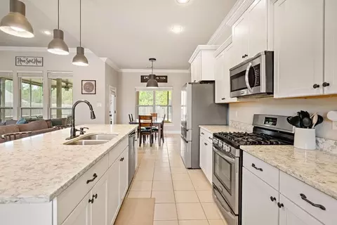 Kitchen - 2464 Dixie Dr, Covington, LA 70435 photo 2 of 3