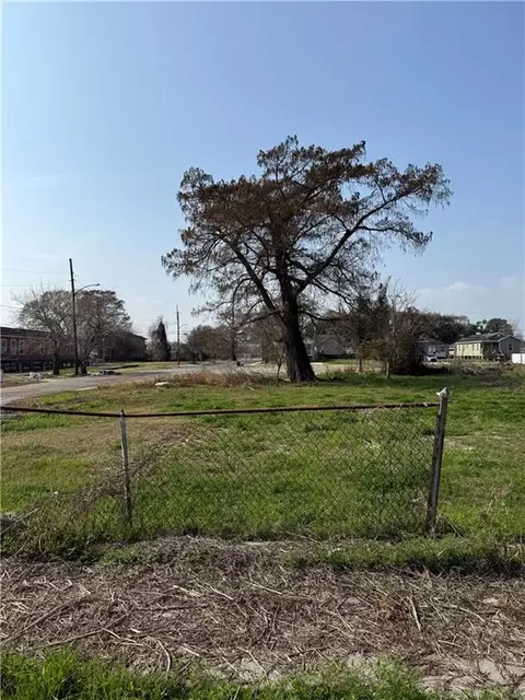 1800 Alabo St, New Orleans, LA 70117