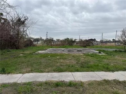1813 Alabo St, New Orleans, LA 70117