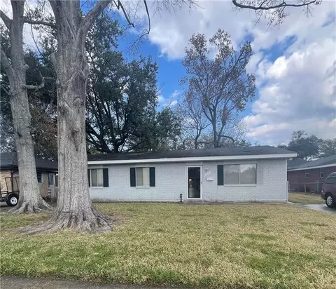 8815 Darby Ln, River Ridge, LA 70123