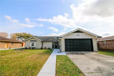 2661 Vulcan St, Harvey, LA 70058