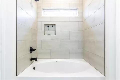 Bath - 57361 Maple Ave, Slidell, LA 70461 photo 2 of 4