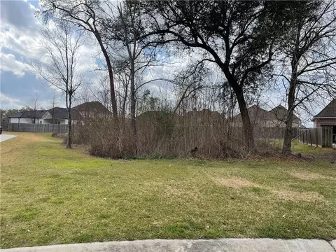 120 Kellywood Ct, Belle Chasse, LA 70037