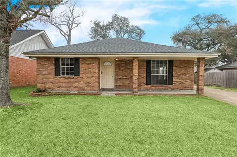 233 Ormond Village Dr, Destrehan, LA 70047