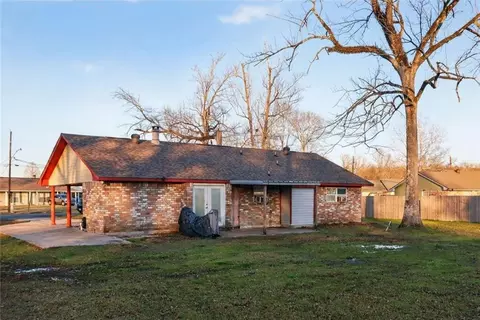 10267 Lake Park Ave, Gonzales, LA 70737