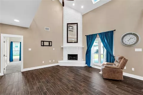 Living - 500 Terri Dr, Luling, LA 70070 photo 2 of 6