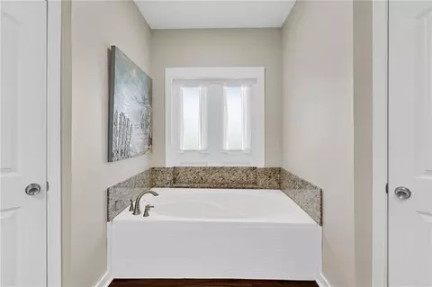 Bath - 500 Terri Dr, Luling, LA 70070 photo 4 of 7