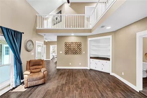 Living - 500 Terri Dr, Luling, LA 70070 photo 4 of 6