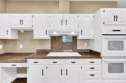 Kitchen - 500 Terri Dr, Luling, LA 70070 photo 3 of 4
