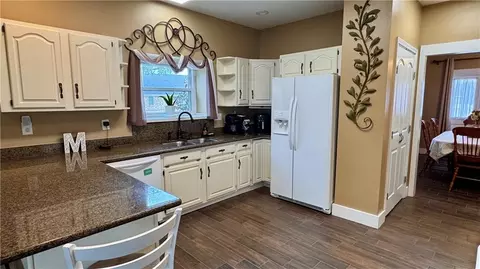 Kitchen - 500 Terri Dr, Luling, LA 70070 photo 3 of 3