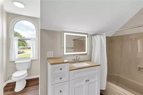 Bath - 500 Terri Dr, Luling, LA 70070 photo 6 of 7