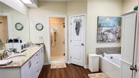 Bath - 500 Terri Dr, Luling, LA 70070 photo 3 of 7
