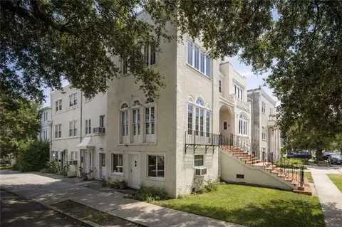 4237 Fontainebleau Dr, New Orleans, LA 70125