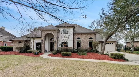 3728 Lake Michel Dr, Gretna, LA 70056