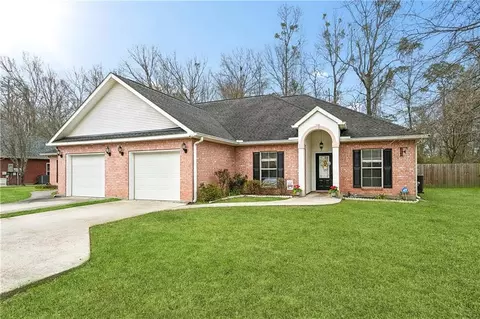 40042 Emerald Dr #B, Ponchatoula, LA 70454
