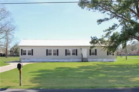 11713 Landry Ln, Port Allen, LA 70767