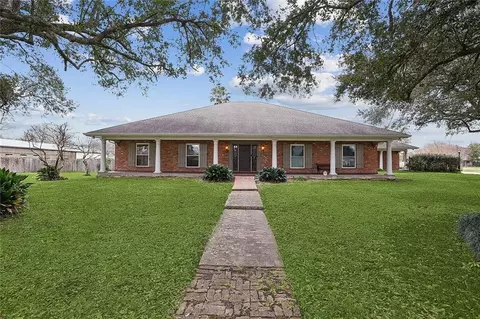 110 Noble Dr, Belle Chasse, LA 70037