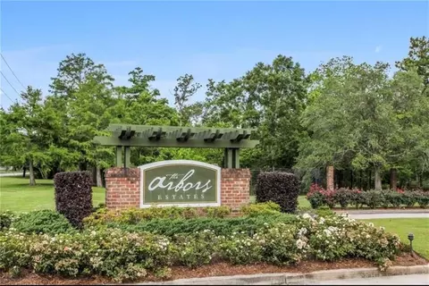 51 Arbor Cir, New Orleans, LA 70131