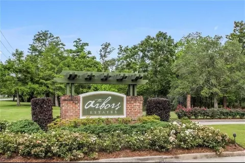 51 Arbor Cir, New Orleans, LA 70131