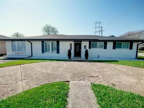 200 Willow Dr, Gretna, LA 70053