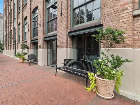 1107 S Peters St #205, New Orleans, LA 70130