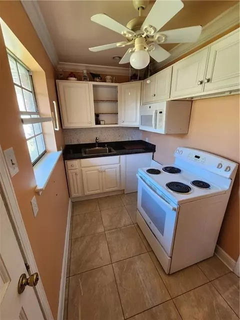 Kitchen - 17 Rue Lemans, Kenner, LA 70065 photo 3 of 3