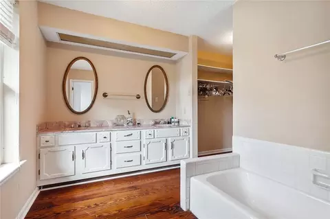 Bath - 17 Rue Lemans, Kenner, LA 70065 photo 1 of 5