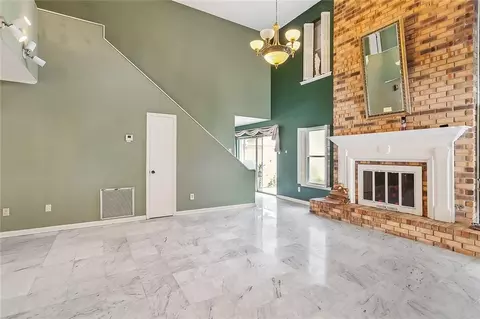 Living - 17 Rue Lemans, Kenner, LA 70065 photo 2 of 9