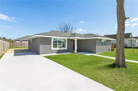 4619 Sandalwood Dr, New Orleans, LA 70127