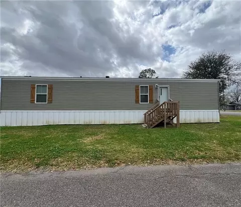 102 Gibson St, Raceland, LA 70394