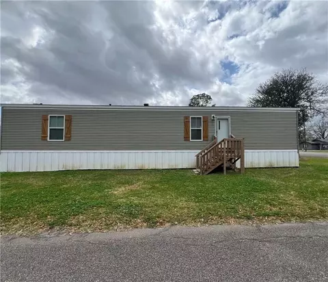 102 Gibson St, Raceland, LA 70394