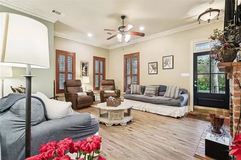 Living - 929 W 17 Ave, Covington, LA 70433 photo 1 of 2