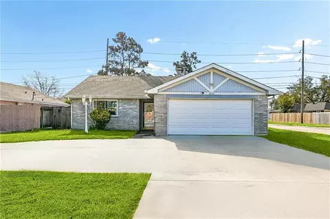 2600 Cambridge Dr, Laplace, LA 70068